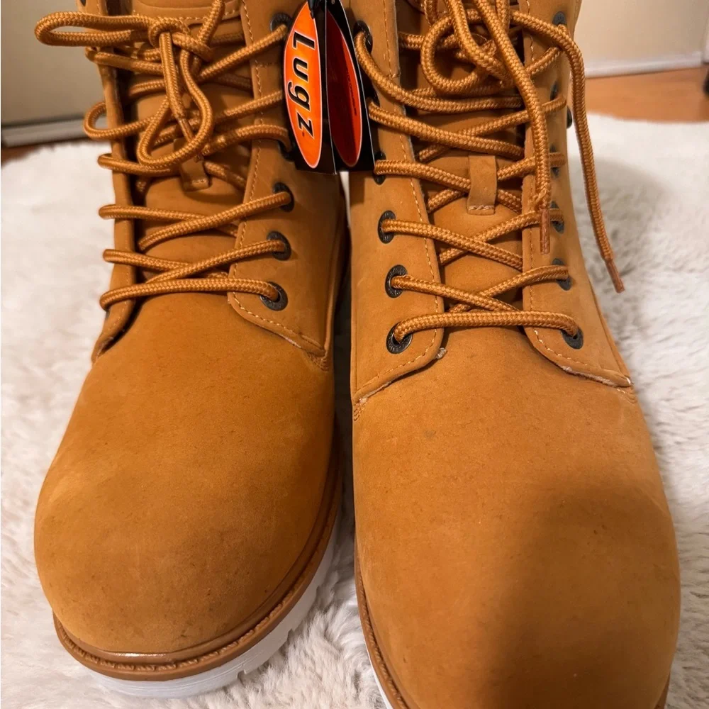 Lugz Classic Brown Lace-Up Boots. 11.5